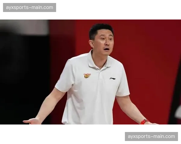 更衣室白板曝光，杜锋重点圈出了对手的“二次进攻得分”。