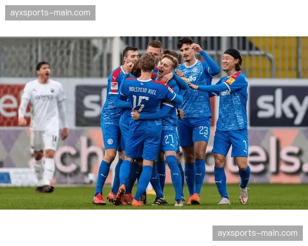 告别时刻：柏林赫塔老将马尔科·里希特完成职业生涯最后一场主场比赛