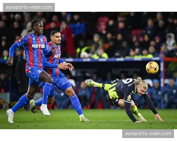 英媒预测曼城客场策略:可能放弃部分控球权,专注反击与中场拦截 英媒预测曼城客场策略:可能放弃部分控球权,专注反击与中场拦截