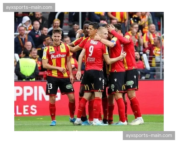 里尔3-0完胜朗斯，欧冠资格争夺白热化